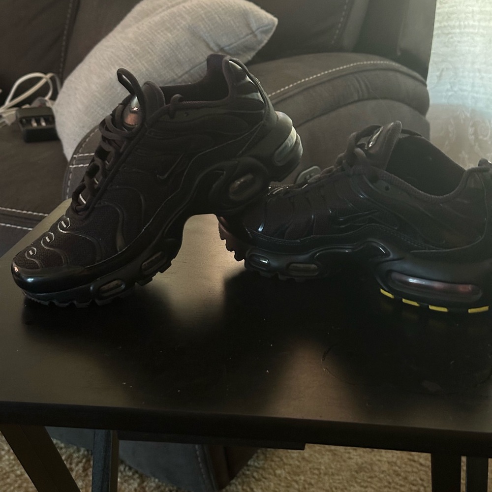 Only wore 2 times
Black 95 Nike Air Max Sneakers. 
I love them, you will too ;)